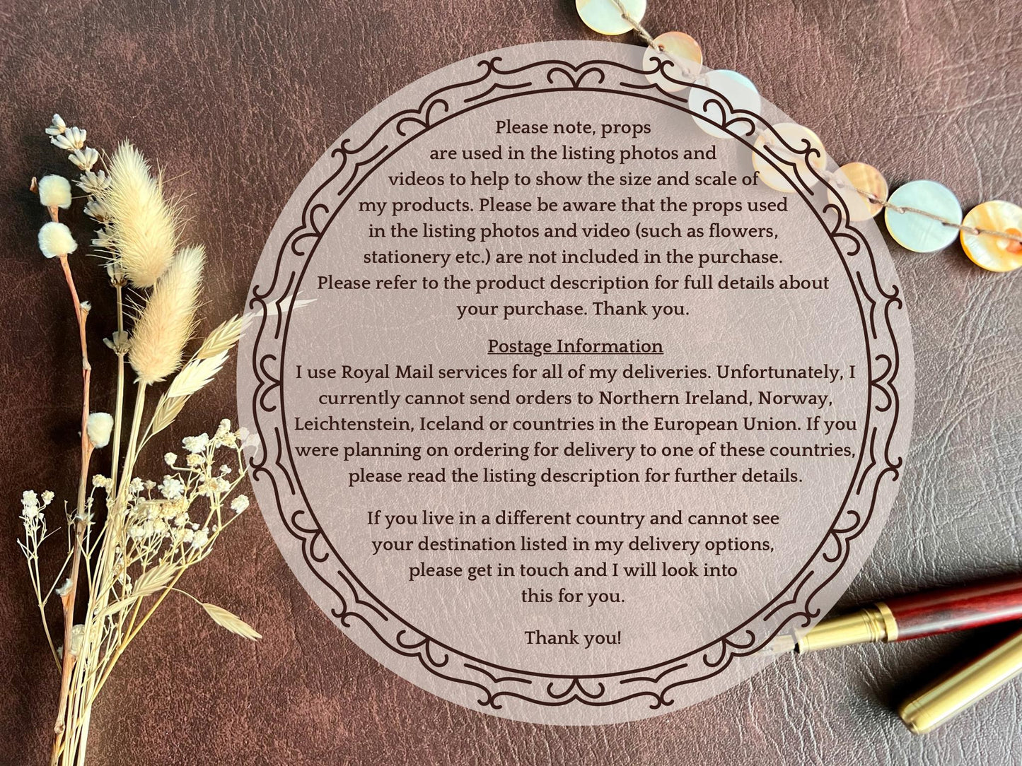 Infographic explaining that props shown with custom pet portrait are for display purposes only and advising customers to check product description for full purchase details