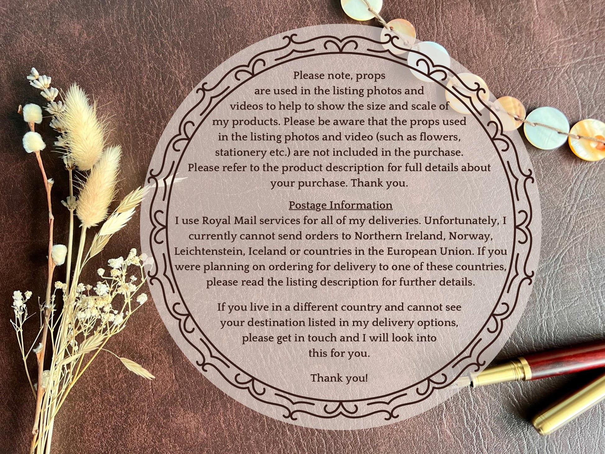 Infographic explaining that props shown with custom pet portrait are for display purposes only and advising customers to check product description for full purchase details